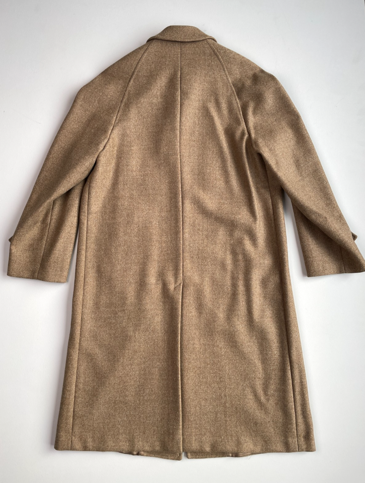Burberry (42R) 100% Wool Camel Color Balmacaan Ragan Sleeve Over Top Coat