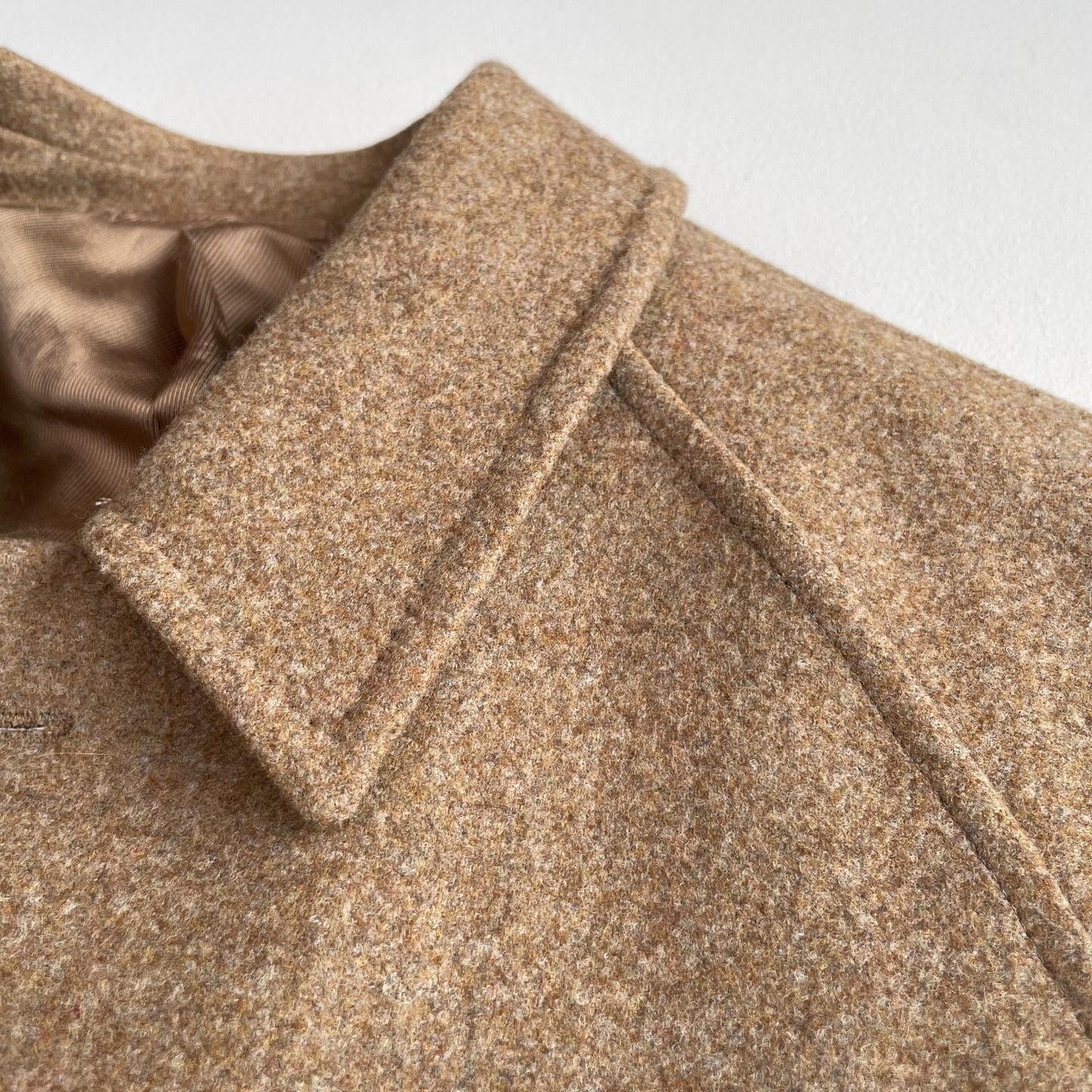 Burberry (42R) 100% Wool Camel Color Balmacaan Ragan Sleeve Over Top Coat