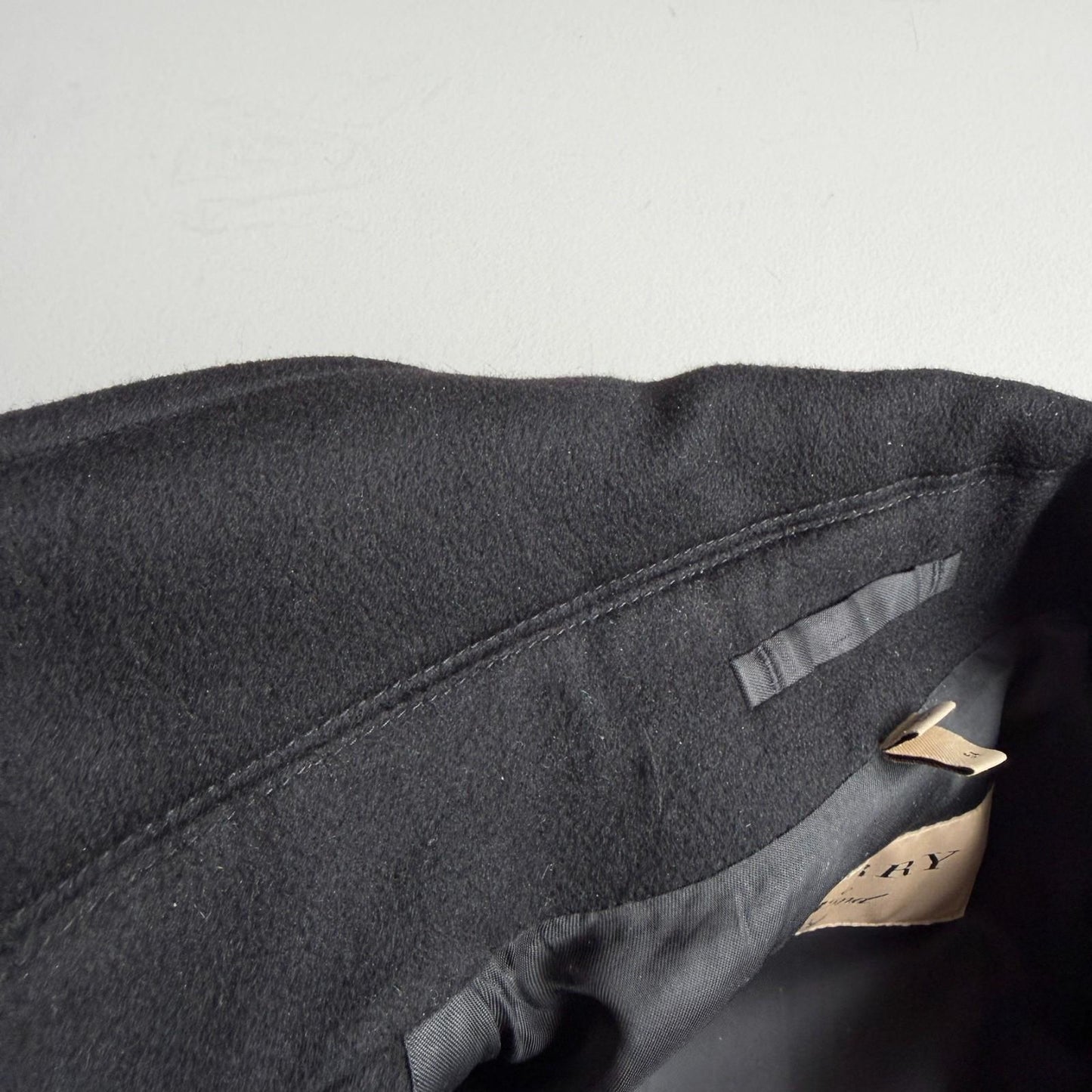 MINT Burberry (54) 100% Cashmere Mid-Length Black Trench Coat