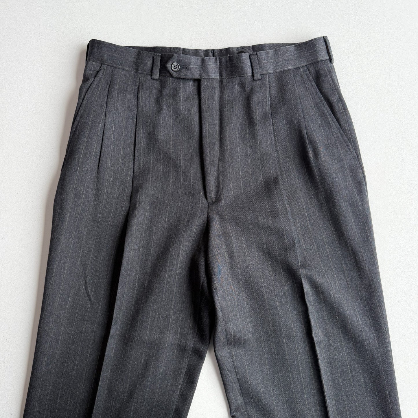 VNTG Burberry (33 x 33/32) Charcoal Pin Stripe Pleated Wool High Rise Pants