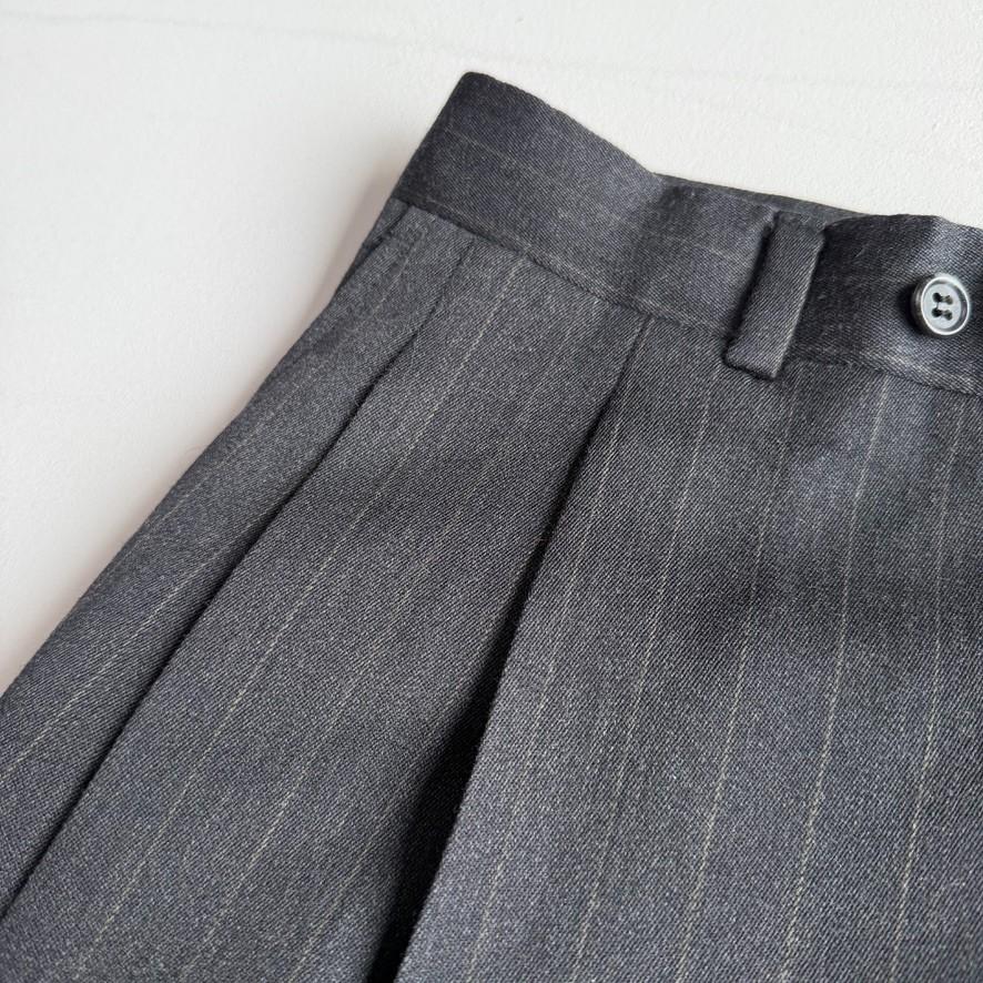 VNTG Burberry (33 x 33/32) Charcoal Pin Stripe Pleated Wool High Rise Pants