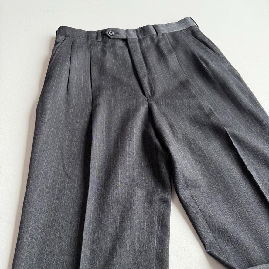 VNTG Burberry (33 x 33/32) Charcoal Pin Stripe Pleated Wool High Rise Pants