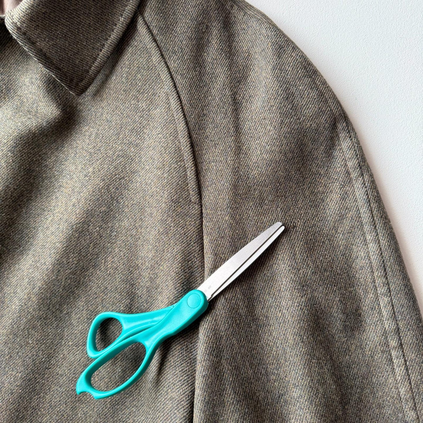 Burberry (48L) 100% Wool Olive Green Belted Balmacaan Raglan Coat