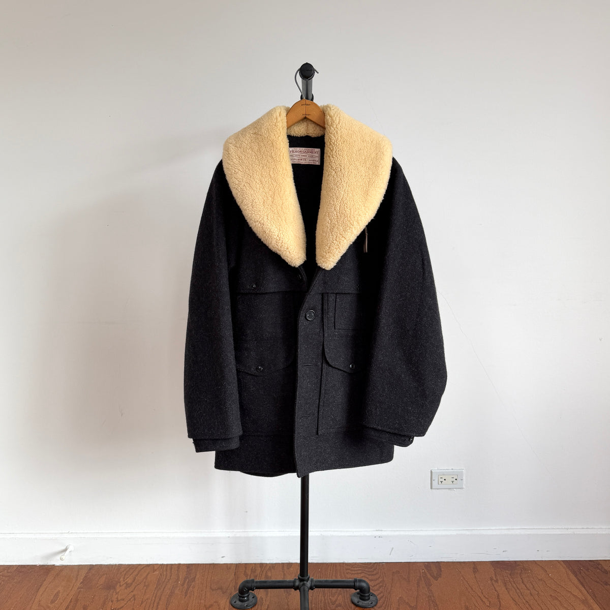 Filson (L) Shearling Collar Charcoal Mackinaw Wool Packer Coat