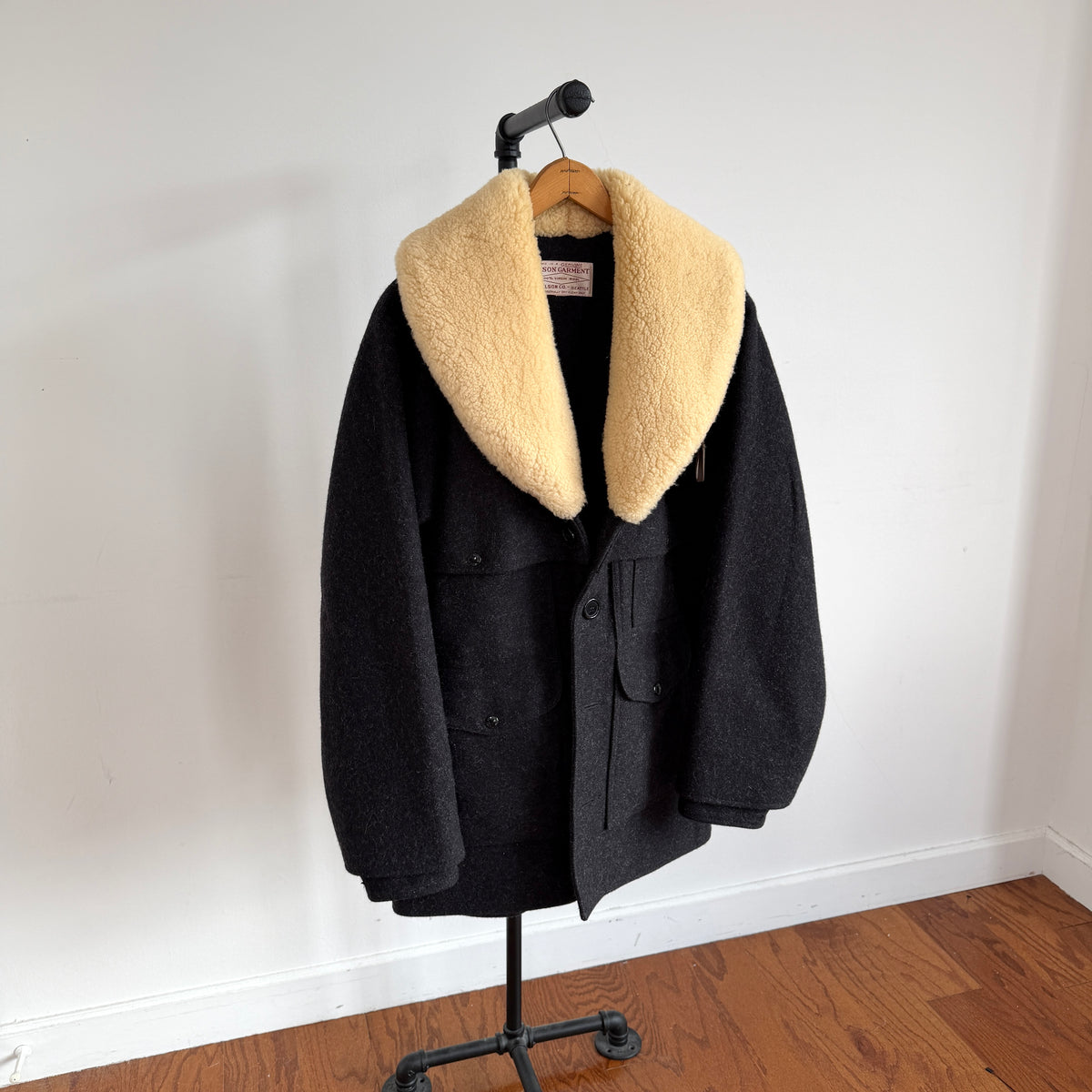 Filson (L) Shearling Collar Charcoal Mackinaw Wool Packer Coat