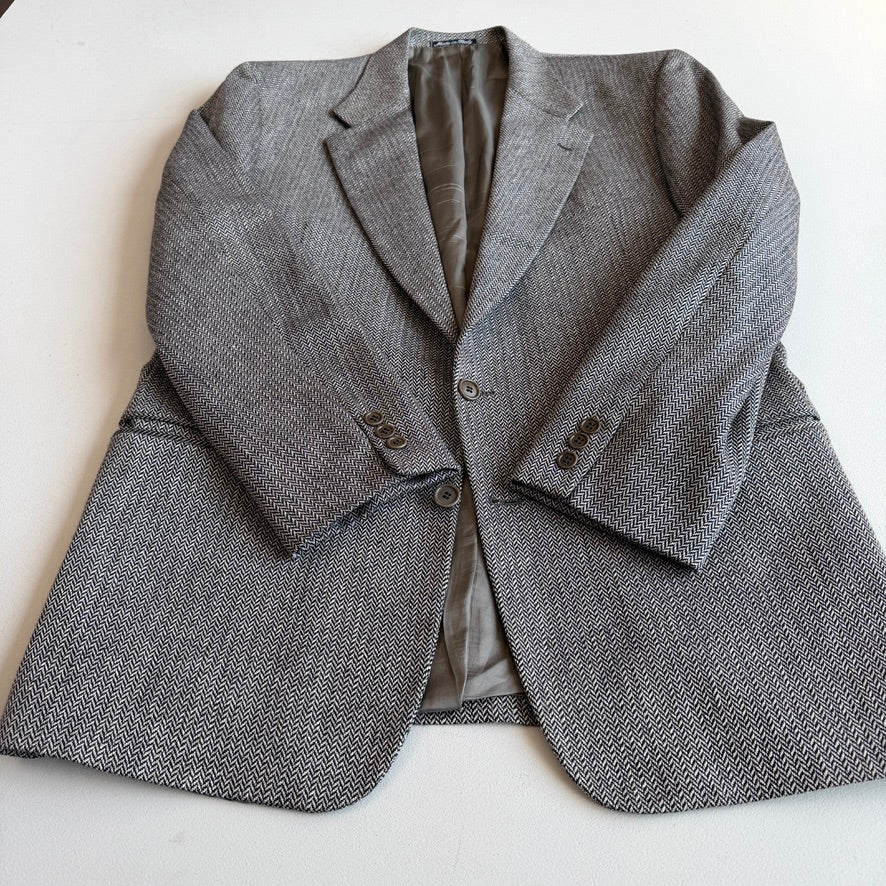 Valentino Uomo (44L) Wool Silk Herringbone Unvented Two Button Sport Coat