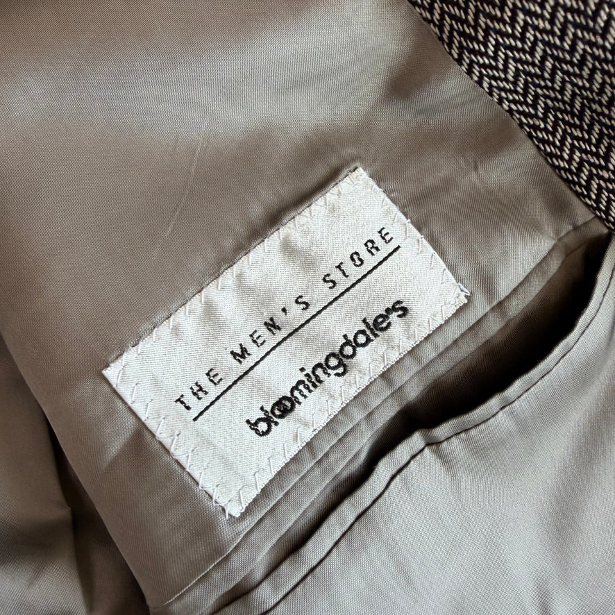 Valentino Uomo (44L) Wool Silk Herringbone Unvented Two Button Sport Coat