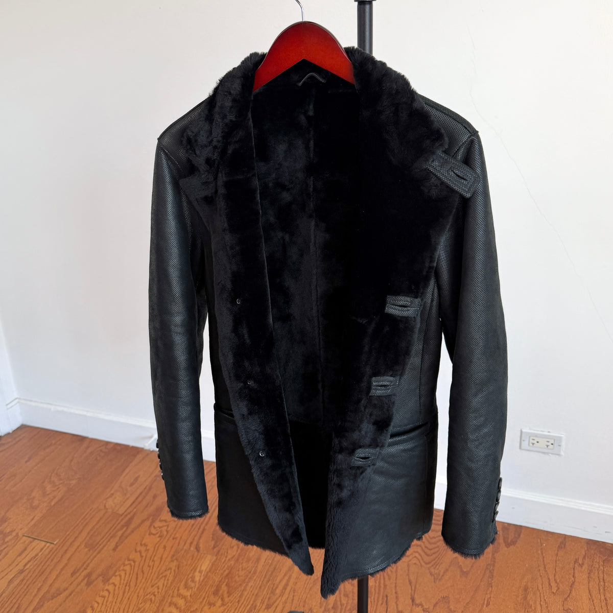Giorgio Armani (48IT /38R) Lamb Shearling Leather Black Button Coat