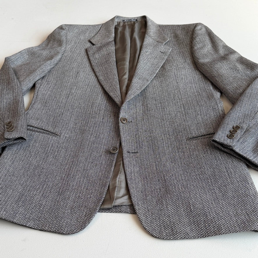 Valentino Uomo (44L) Wool Silk Herringbone Unvented Two Button Sport Coat