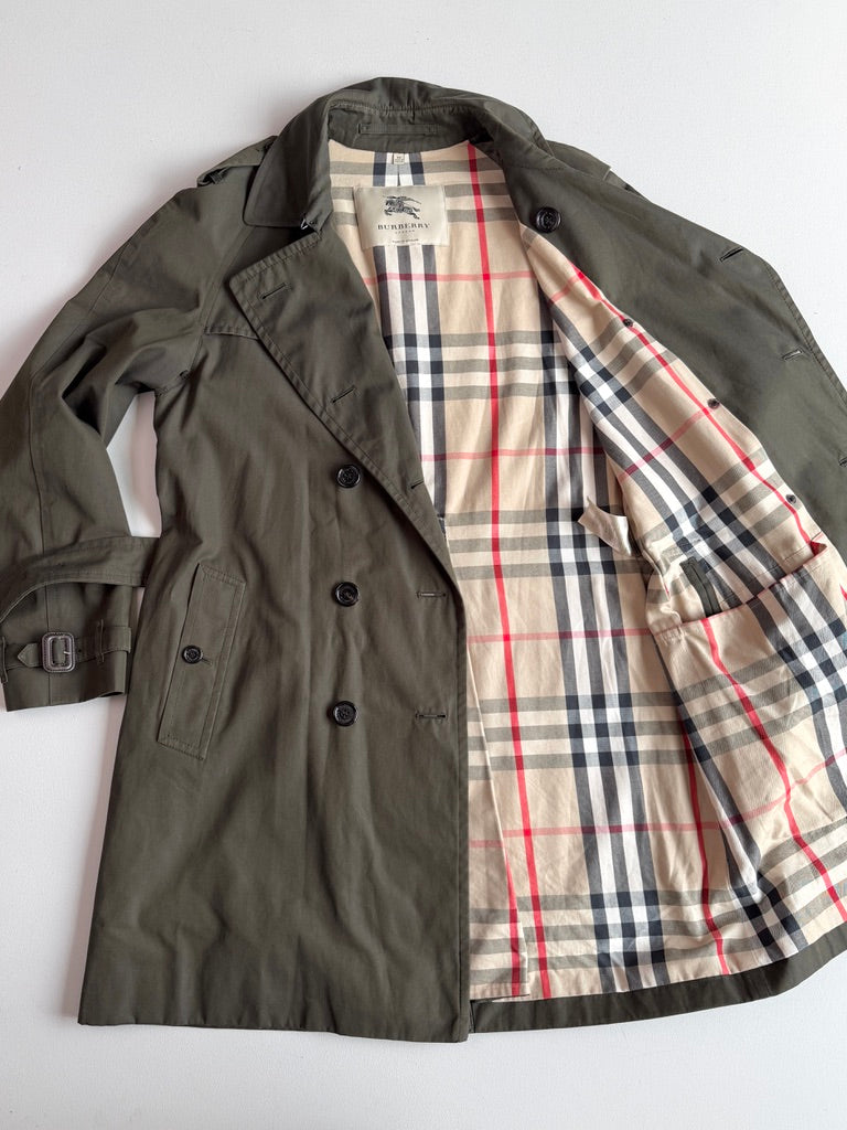 Burberry (54 IT) Kensington Gaberdine Cotton Olive Green Mid-Length Trench Coat