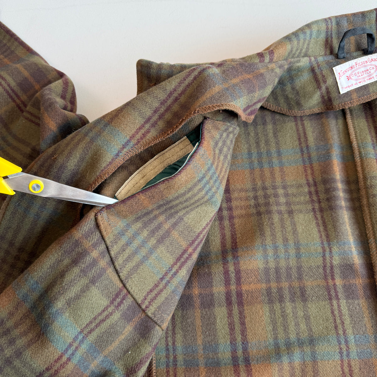 Filson (L) Yukon Wool Plaid Shooting Cruiser Mackinaw Coat